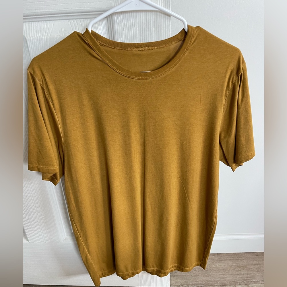 lululemon fundamental tee